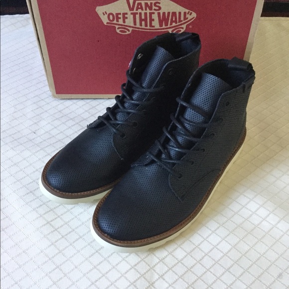 vans sahara boot black